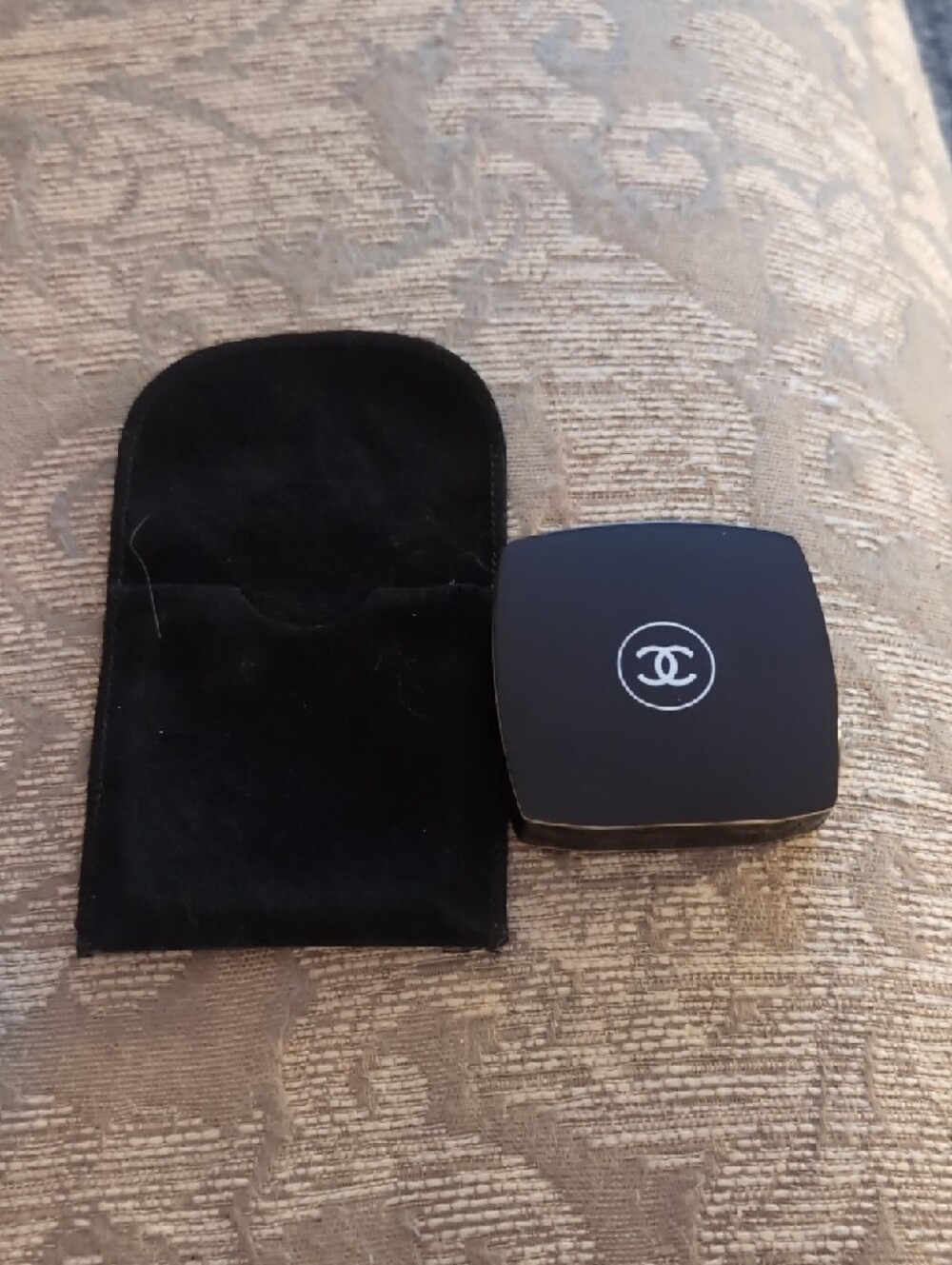 Vintage Luxury Chanel Black Enameled Compact In Daphne - Picture 12 of 14